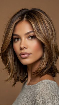 Chin Length Bob Middle Part, Brown Bob Money Piece, Flirty Bob Hairstyles, Brown Hair Bobs, Executive Hairstyles For Women, Black Woman Haircut, Long Wavy Bob Hairstyles, Tuns Bob Lung, Med Length Hairstyle Women