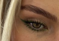 Green Eyes Green Eyeliner, Green Eyeliner Green Eyes, Pretty Eye Makeup For Green Eyes, Eyeshadow To Make Green Eyes Pop, Makeup With Green Eyeliner, Green Eyeliner Makeup Looks, Natrulmake Up Looks, Green Liner Makeup Looks, Maritza Core