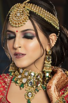 #BridalJewellery Kundan Jewellery, Festival Captain Hat, Bridal Jewelry, Captain Hat, Crown Jewelry, Festival, Hats, Beauty