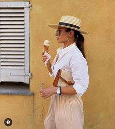 Old Money Lesbian Style, Classy Parisian Style Summer, Classy Parisian Style, Parisian Style Summer, Colombia Fashion, Summer Minimal, 2024 Wardrobe, Elegant Summer Outfits, Outfit Elegantes