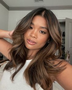 bronzy mushroom balayage on dark hair Spring Hair Color Trends, Hair Color For Brown Skin, Spring Hair Color, Brunette Balayage Hair