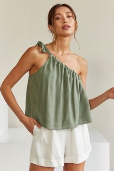 One Shoulder Top, Minimalist Chic, Linen Style, One Shoulder Tops, Chic Woman, Mode Inspiration