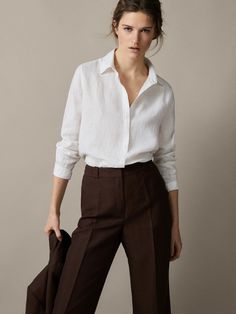 100% PLAIN LINEN SHIRT - Women - Massimo Dutti Dark Academia Outfit, Classic Blouse, Linen Shirts Women, Mode Inspo, 가을 패션, Professional Outfits, Blouse Shirt, Sardinia, Casual Style Outfits