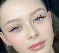 Dark Eye Makeup For Blue Eyes, Baby Doll Lashes, Cat Eye Lash, Makeup Tut, Wispy Lashes, Fake Lashes, Makeup For Brown Eyes, Girls Makeup