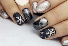 December Nails Christmas Xmas, Black Snowflake Nails, December Gel Nails, December Holiday Nails, Black Xmas Nails, Christmas Naildesign, Black Christmas Nail Designs, Christmas Nails Black