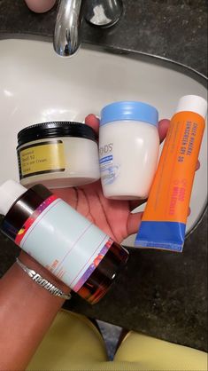 Shopping Essentials, Skin Care Tutorial, Smell Goods, All Natural Skin Care, Hygiene Products, Facial Skin Care Routine, Pretty Skin Care