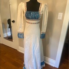 As New. Beautiful Details And Fabric. Size 9 Any Questions, Please Ask. I Also Have Another Gunne Sax Listed. Evening Gowns Gold, Prarie Dress, White Lace Gown, Vintage Dress Blue, Vintage Prairie Dress, Velvet Evening Gown, Sax Dress, Gunne Sax Dress, Seventies Fashion