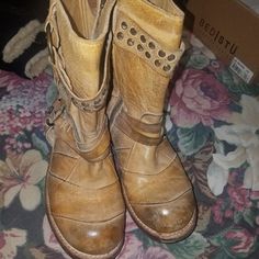 Bed Stu Short Harness Boots In Excellent Brand New Condition. The Color Is Like A Distressed Tan Very Nice. (Never Worn Only Tried On) These Were My Very First Pair Of Bed Stu Boots And Fell Inlove With The Style. Unfortunately Learned The Hard Way That Bed Stu Boots Run Between Half A Size To A Full Size Smaller. These Are A Size 6 But In Reality Are Like A Size 5. (Serious Offers Welcome) Bed Stu Boots, Woman Bedding, Harness Boots, Bed Stu, The Hard Way, Dream Shoes, Moto Boots, Fancy Dresses, Victorian Fashion