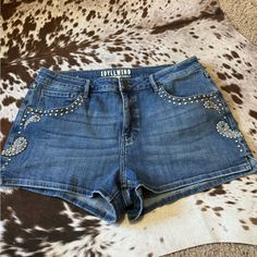 Idyllwind Bedazzled Denim Short Shorts Size 16, Has Gems Bedazzled On Front And Back With Paisley Pattern On Front. New Without Tags Never Been Worn. Bedazzled Denim, Bedazzled Jeans, Concert Vibes, Denim Short Shorts, Size 16 Jeans, Denim Short, Short Shorts, Paisley Pattern, Jean Shorts