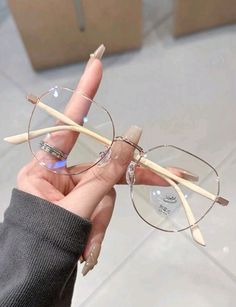 Marco Vintage, Clear Glasses Frames, Cute Glasses, Clear Glasses, Vintage Eyeglasses, Round Frame, Eyewear Accessories, Eyeglasses For Women