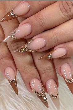 Trendy Fall nail colors Ongles Bling Bling, Nails With Gold, Nail Trend, Stiletto Nails Designs, Diy Nail Designs, Fall Nail Colors, Fall Nail, Coffin Nails Designs