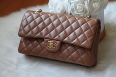 Chanel 21P Caramel Classic Flap with Gold Hardware Ladies Bags And Purses, Ladies Bags Fashion, Goody Bag Ideas, Side Bags For Women, Multi Colored Bag, Cheap Purses, Everyday Purse, Chanel Flap Bag, Top Handbags