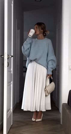 Spring Modest Outfits, Chique Outfit, Moda Chic, Looks Street Style, White Skirt, Looks Chic