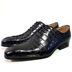 Discover the epitome of elegance with our genuine leather men's dress shoes, designed with a sleek pointed toe for an unmistakable aura of sophistication. These shoes, perfect for autumn, feature a solid pattern and are lined with pigskin for unrivaled comfort. With a durable rubber outsole and convenient lace-up closure, they are as practical as they are stylish. Don't miss the chance to elevate your wardrobe – embrace superior craftsmanship and style today. Elegant Semi-formal Dress Shoes With Crocodile Pattern, Black Crocodile Pattern Oxfords For Business, Luxury Business Oxfords With Crocodile Pattern, Luxury Crocodile Pattern Oxfords For Business, Formal Fitted Oxfords With Crocodile Pattern, Formal Fitted Loafers With Crocodile Pattern, Business Dress Shoes With Crocodile Pattern And Round Toe, Business Dress Shoes With Crocodile Pattern, Leather Shoes For Business Meetings With Pointed Toe