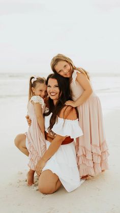 Mommy Daughter Denim Photoshoot, Mothers Day Poses, Mom And Daughter Beach Photos, Mom And Daughter Beach Pictures, Mothers Day Poses Picture Ideas, Beach Mothers Day Photos, Mother Daughter Asthetic Picture, Mother’s Day Mini Session Beach, Beach Family Photo Shoot Ideas