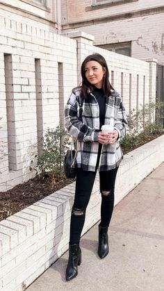 Rainy Day Outfit Casual Comfy, Comfy Rainy Day Outfit, Cloudy Day Outfits, Winter Outfit Ideas Casual, Rainy Weather Outfits, Casual Rainy Day Outfit, Rainy Day Outfit Casual, Puffer Outfit, Rainy Day Outfit For Work