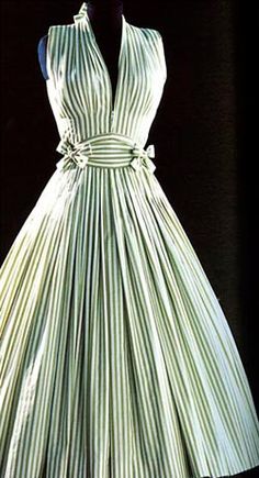 Fashion 1940s, Look Retro, Retro Mode, Vintage Couture, Vestidos Vintage, 1940s Fashion, Moda Vintage, 50s Fashion, 1950s Fashion