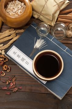 Herbal Apothecary, Chinese Herbs, Yumeko Jabami, Holistic Living, Yin Yoga, Natural Health Remedies, Traditional Chinese Medicine, Natural Home Remedies