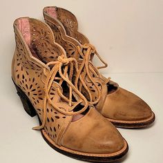 Gently Used Women's Womens Miss Macie Waitin' On Friday Booties Ankle Boots Laser Cut Lace-Up Stacked Heel Chunky Heel Closed Toe Scalloped Edge Leather Tan Light Brown Boho Bohemian Western Cushioned Insole Arch Support Leather Sole Casual Manufacturer Distressing Classic Minimalist Everyday Wear Feminine Cowgirl Coastal Cowgirl Feminine Size 7.5 M *See Pictures For Wear, Manufacture Distressing, And Discolored Area To Shoe Lace* Spring Lace-up Heeled Boots With Reinforced Heel, Lace-up Heeled Boots For Spring, Spring Ankle Lace-up Boots With Leather Sole, Leather Booties For Spring, Spring Ankle Boots With Laces, Leather High Heel Boots With Laces, Leather High Heel Heels With Laces, Vintage Ankle Heeled Boots For Spring, High Heel Leather Heels With Laces