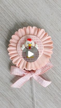 a paper plate with a chicken on it and a ribbon around the edge that says hello kitty