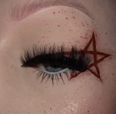 Nem Halloween Makeup, Halloween Eye Makeup Looks, Gothic Eye Makeup, Maquillage Goth, Maquillage Halloween Simple, Goth Eye Makeup, Devil Makeup, Halloweenský Makeup, Holloween Makeup