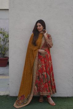 Sonam Bajwa, डिजाइनर कपड़े, Indian Bridesmaid Dresses, Indian Bride Outfits, Desi Fashion Casual, Traditional Indian Outfits