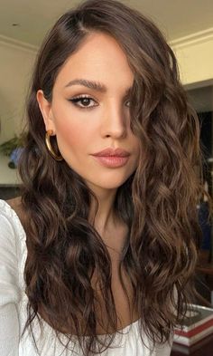 Eiza Gonzalez Hair Color, Hollywood Actress, Beautiful Hairstyles, Barbara Palvin, Curvy Girl Fashion, Beautiful Ladies, Pretty Selfies, Brown Hair Colors