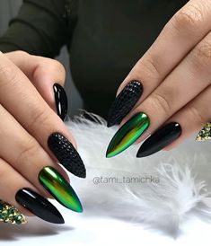 Halloween Nails Diy, Witch Nails, Witchy Nails, Gothic Nails, Goth Nails, Green Nail, Dope Nail Designs, Halloween Nail Designs