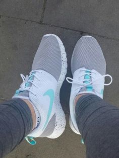 Shoes: roshe Nike sneakers Free Runs, Nike Free Run, Roshe Run, Women Nike, Nike Shoes Cheap, Nike Trainers, Discount Nikes, Shoes Store, Womens Running