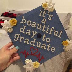 a graduation cap that says it's a beautiful day to graduate with flowers on it