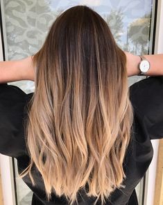 Cabelo tons de loiro Raiz escura Fundo escuro Cabelo longo Teenage Haircuts, Color Melting Hair, Dark Balayage, Balayage Extensions, Hair References, Blond Balayage, Ombre Hair Blonde, Straight Hair Cuts