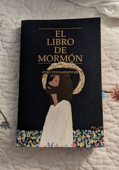 the book el libro de mormon is laying on a bed