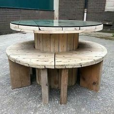 a table made out of wooden pallets with the words what your friends really think about your pallet furniture