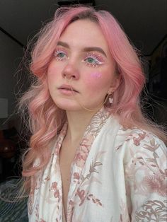 Vibrant Makeup, Fest Outfits, Rave Makeup, Halloween Makeup Inspiration, Ethereal Makeup, Unique Makeup, Fairy Makeup, Dope Makeup, Creative Makeup Looks