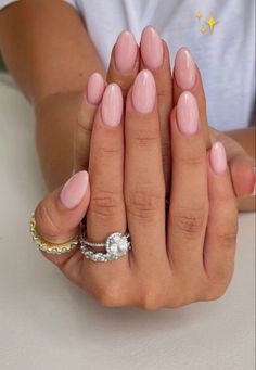 Oval Or Almond Nails, Pink Oval Nails Short, Nails Ideas Oval, Milky Pink Nails Acrylic, Pink Almond Nails Short, Pink Round Nails, Trendy Round Nails, Short Nails Round, Nail Inspiration Almond