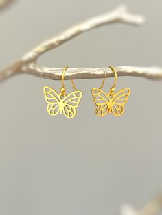 Handmade Butterfly Dangle earrings. These dangly butterlfy earrings are the perfect gift for moms and animal lovers. Minimalist animal jewelry for women and a great gift for nature lovers. Gold, or silver butterflies  hang from matching Sterling Silver or 14k Gold Vermeil ear wires or leverback earrings.  Simple, elegant minimalist earrings. These are dainty earrings Butterfly length: approx 5/8" overall length: 1"  The matching necklace is available in our store here: https://www.etsy.com/listi Butterfly Charm Drop Earrings As Gift, Butterfly Charm Drop Earrings For Gift, Dainty Butterfly Nickel-free Earrings, Dainty Nickel-free Butterfly Earrings, Dangle Earrings With Butterfly Charm As Gift, Hypoallergenic Adjustable Butterfly Earrings, Butterfly-shaped Earrings With Ear Wire As Gift, Minimalist Butterfly Charm Earrings, Butterfly Earrings With Ear Wire For Gifts