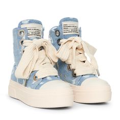 Calipso 300 Destroyed Jeans Cute Online Clothing Stores, Fashion Gal, Pretty Shoes Sneakers, Shoes Outfit Fashion, Color Crema, Cute Lazy Day Outfits, Lazy Day Outfits, Swag Shoes, Destroyed Jeans