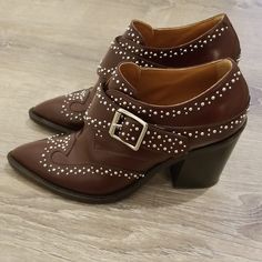 These Studded Stunners From Derek Lam Were Handmade In Italy Of Lustrous Burgandy Spazzalato Leather. With Their Stompy 3.5" Heels And Pointed Toe, They Are An Easy And Sophisticated Choice For Fall. Hardly Worn, These Show Very Minimal Use At The Vamps And Soles, As Pictured - In Excellent Used Condition. Note That Derek Lam Shoes Typically Run Small, And These Even More So Given Their Toe Box And Heel Height - This Size 39 Should Be A Good Fit For A Us Size 8. Pointed Toe Calf Leather Booties With Reinforced Heel, Calf Leather Booties With Reinforced Heel And Pointed Toe, Luxury Pointed Toe Heels For Fall, Calf Leather Heels With Heel Tab And Pointed Toe, Luxury Round Toe Heels For Fall, Formal Closed Toe Booties With Reinforced Heel, Luxury Closed Toe Heels For Fall, Fall Brogue Heels, Formal Closed Toe Booties For Fall