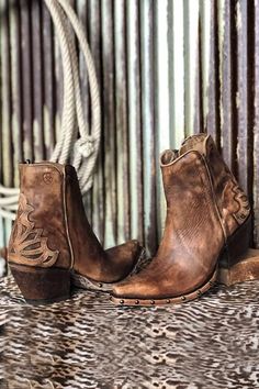 Brown Winter Boots, Casual Winter Boots, Bota Country, Chunky Heel Boots, Mode Hippie, Zipper Heels, Western Chic, Chunky Heels Boots, Cowboy Boot