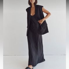 Brand New With Tags Black Midi Dress Outfit, Slow Clothing, Slip Dress Outfit, Midi Dress Outfit, Short Women Fashion, Black Dress Outfits, Black Slip Dress, Sleeveless Midi Dress, V Neckline