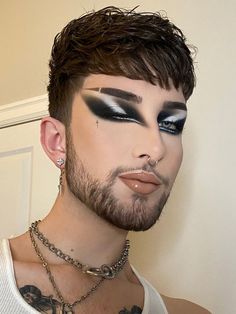 Drag Smokey Eye, Silver Drag Makeup, Gothic Drag Makeup, Black Drag Makeup, Drag Makeup Inspiration, Alt Drag Makeup, Kiss Makeup Look, Easy Drag Makeup, Drag King Makeup Ideas