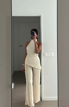 Modest Honeymoon Outfits, Pietra Core, Elegant Outfit Classy Rich, Modest Holiday Outfits Summer, Rich Holiday, Soft Feminine Outfits, Dubai Outfits, Denim Jacket Outfit, Honeymoon Outfits