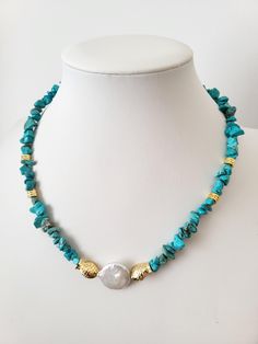 * This necklace is made entirely of natural turquoise stones in the shape of nugget chips. *The central pearl is a pearly shell surrounded by fish embracing its shape. * The natural pearl necklace is mounted in 14k gold plated * It measures 48cm * Necklace for women, boho style * The necklace is delivered by post in a tracked letter * Unique piece * Necklace delivered in its reusable protective cotton pouch * Instagram _atelier768_ * Gift for her Handmade Turquoise Pearl Necklace For Beach, Bohemian Turquoise Pearl Necklace With Gemstone Beads, Bohemian Turquoise Shell Necklace With Natural Stones, Turquoise Bohemian Shell Necklace With Natural Stones, Women Boho Style, Shells Necklace, Natural Pearl Necklace, Natural Stone Necklace, Natural Turquoise Stone