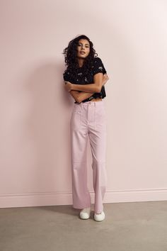 These feminine cargo-inspired pants are casual but trendy. The comfortable loose cut gives you the freedom of movement while staying stylish throughout your daily adventures.  Slightly loose straight-leg cargo pantsElastic waistline at the back for added comfort 2 front pockets, 2 back pockets and 2 large calf pockets Regular fit. We recommend buying your usual size to get the same fit as shown on the model. Inseam length: 30"Models are 5'9", 5'7" and 5'6" and are wearing a size small, medium an Spring Wide-leg Cargo Jeans For Workwear, Trendy Pink Pants With Pockets, Trendy Spring Full-length Cargo Pants, Trendy Full Length Cargo Pants For Spring, Trendy Spring Full Length Cargo Pants, Spring Cargo Jeans With Hip Pockets, Trendy Pink Parachute Pants With Side Pockets, Trendy Pink Full-length Parachute Pants, Trendy Full-length Pink Parachute Pants