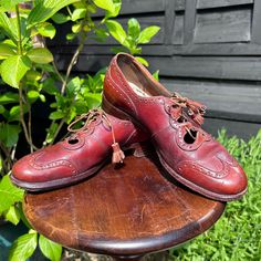 Vintage 1930s lace up chestnut brown leather shoes ghillie brogues Going by the internal measurements I think these are approximately a 4.5-5uk but please go by the measurements below as I am not certain and vintage shoes are different to modern sizes CONDITION Very good condition with only light wear no unpleasant odour and are completely wearable, they have been professionally resoled and reheeled 1 tassel missing  MEASUREMENTS  2.4cm Heels back to floor  23.5cm internal sole 7cm approx Intern Ghillie Brogues, 1930s Shoes, Brown Leather Shoes, Vintage Fur, Chestnut Brown, Shoes Leather, Tie Shoes, Vintage Shoes, Womens Oxfords