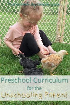 Homeschool Preschool Curriculum for the Unschooling Parent - Building your own preschool curriculum is simple and easy. Find out how I facilitate hands on learning everyday. No worksheets or sitting still! Unschooling Preschool, Homeschool Styles, Learning Everyday, Homeschool Preschool Curriculum, Preschool Curriculum