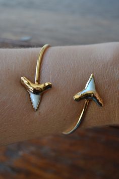 Lux Divine /// Double Shark Tooth Wrap Gemstone by luxdivine Shark Tooth Bracelet, Shark Tooth Art, Shark Tooth Jewelry, Shark Tooth Tattoo, Shark Tooth Ring, Shark Teeth Jewelry, Shark Jewelry, Surf Jewelry, Preppy Jewelry