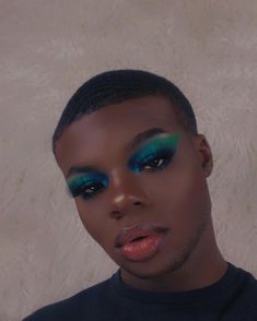 Men’s Eyeshadow, Natural Male Makeup, Mens Pride Makeup, Black Male Makeup Looks, Male Eye Makeup Cosplay, Makeup On Men, Male Makeup Looks, Men’s Makeup