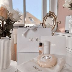 Dior Wallpaper Pink, Highlighter Tips, Dior Highlighter, Dior Wallpaper, Pink Dior, Dior Aesthetic, Dior Girl, Rich Girl Aesthetic