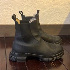 Slightly Used, Black Rubber Ganni Boot. Ganni Boots Street Style, Ganni Boots, Ganni White Boots, Ganni Low Chelsea Boots, Black Chunky Boots Ganni, Moto Boots, Black Rubber, Women Shoes, Boots